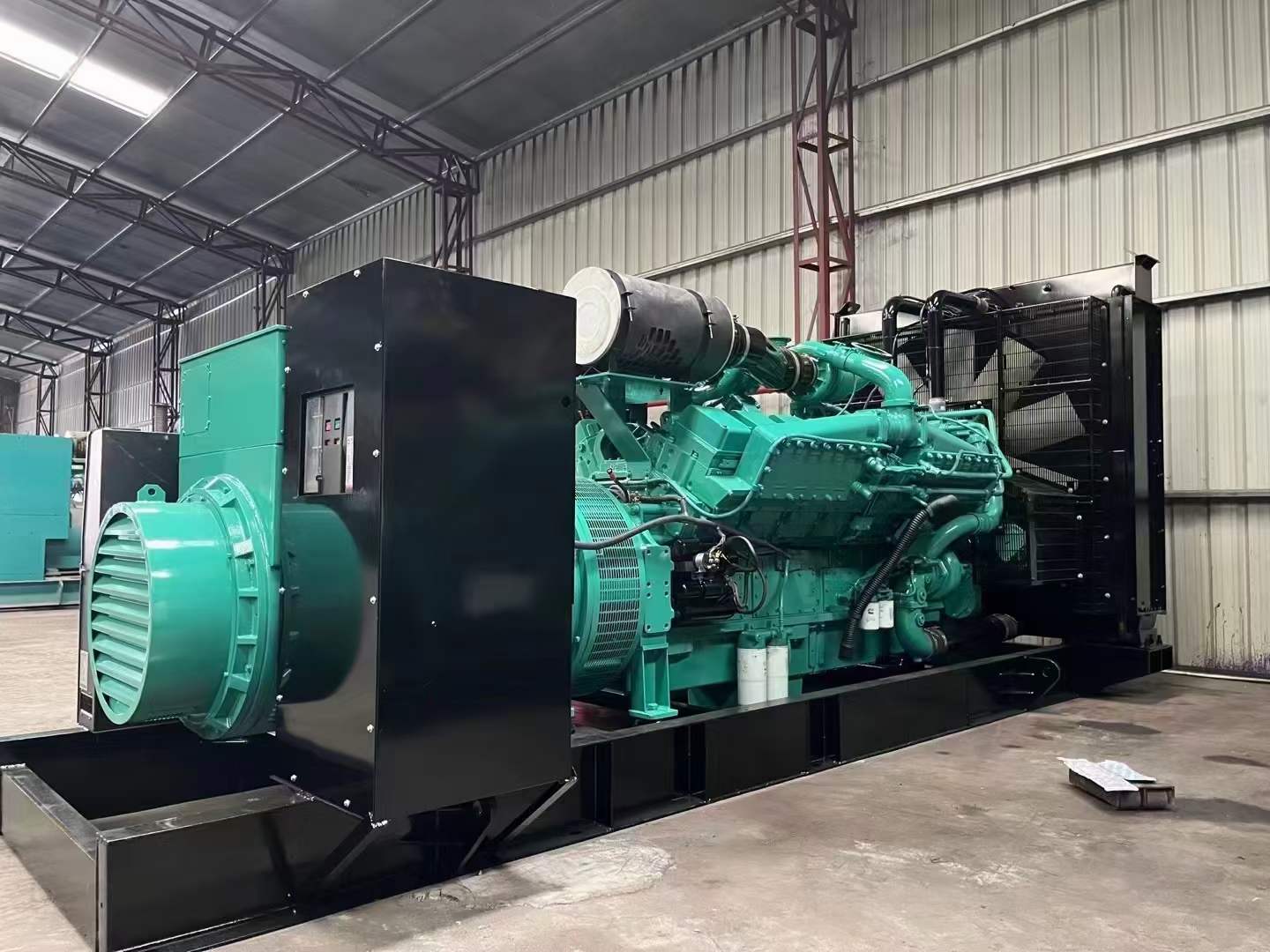 雁峰如何降低 800kW 柴油发电机输出电流的波动？