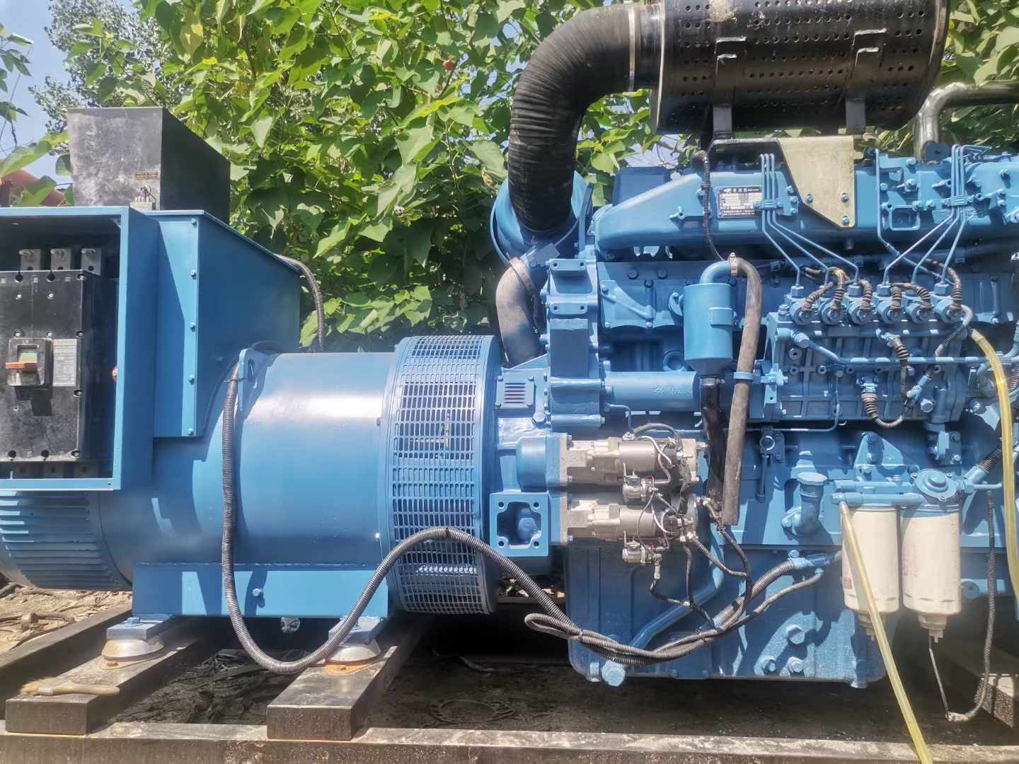 雁峰详细说明降低 800kW 柴油发电机输出电流波动的方法