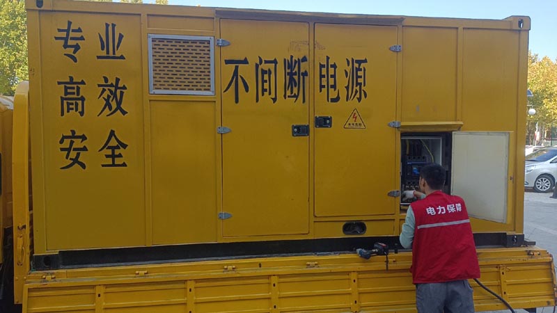 雁峰柴油发电机组和UPS电源配合使用时，如何避免切换过程中的电力中断？